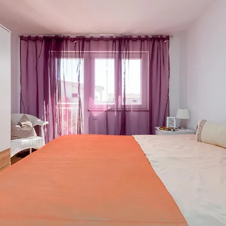2 Bedroom Awesome In Appartement Zadar
