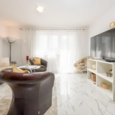 2 Bedroom Cozy In * 扎达尔