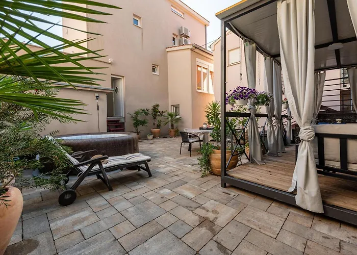 2 Bedroom Awesome In Apartment
