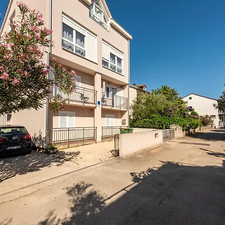 2 Bedroom Awesome In * Zadar