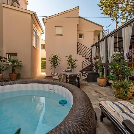 2 Bedroom Awesome In Apartamento