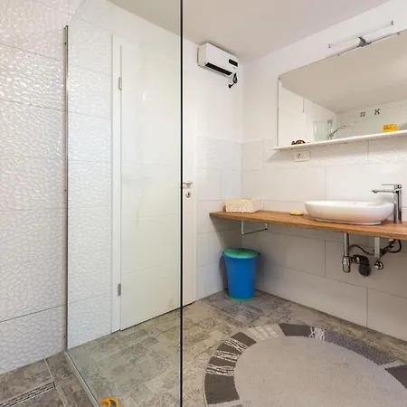2 Bedroom Cozy In Zadar