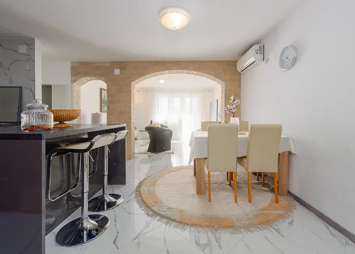 Apartment 2 Bedroom Awesome In *