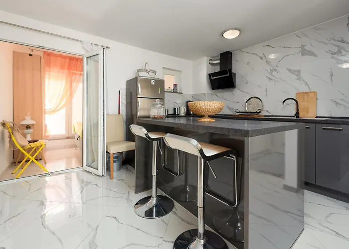 Apartment 2 Bedroom Awesome In Zadar