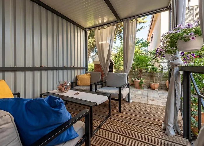 2 Bedroom Awesome In Apartment
