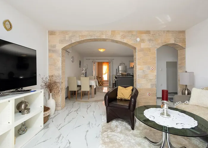 2 Bedroom Awesome In Zara